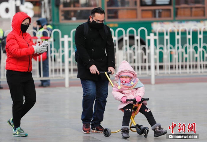 베이징 기온 뚝! 시민들 한파에 단단히 무장
