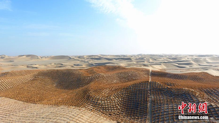 신장 사장작업 거대망 ‘덮개’가 타커라마간 사막에 등장