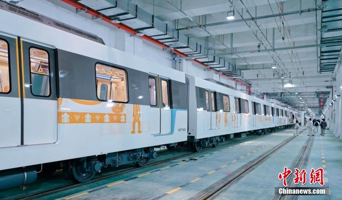 황금빛 ‘금사 문화’로 꾸며진 청두 지하철 7호선 정식 운영 개시