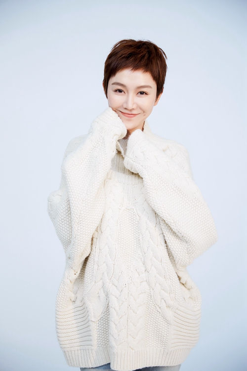 추운 겨울 미소로 따뜻함 전하는 연기파 배우 ‘장옌’