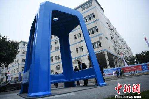 중국 충칭 국제 예술 작품 전시회에 등장한 ‘초대형 의자’