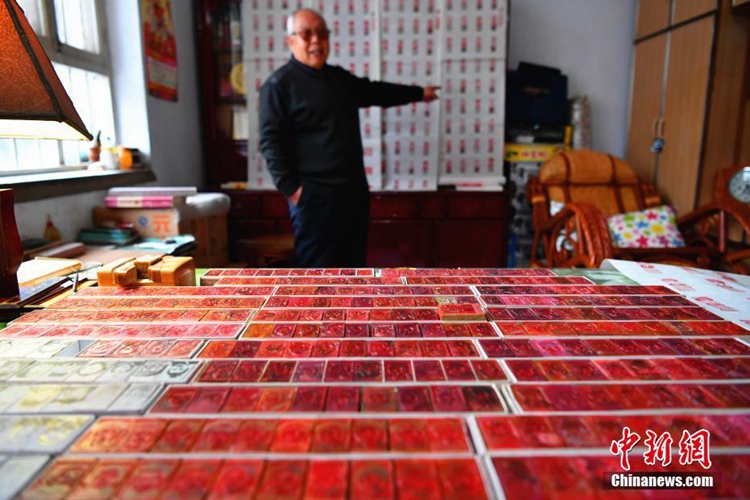 17년간 중국 인물 묘사해온 70대 노인, 전각 도장 작품 눈길