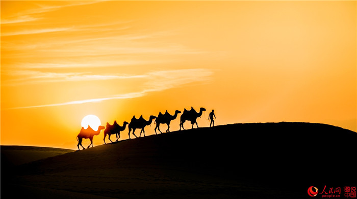 낙타 타고 떠나는 ‘사막 여행’, 신장 투무타거사막의 ‘멋’
