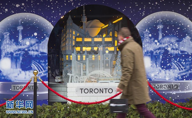 캐나다 토론토 백화점 쇼윈도의 변신, 크리스마스 분위기 물씬