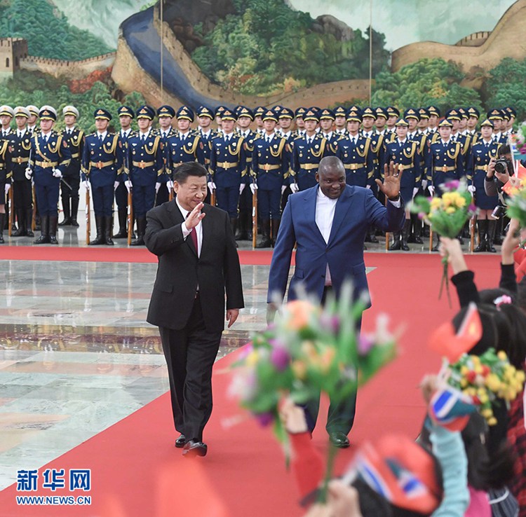 시진핑, 아다마 배로 감비아 대통령과 회담