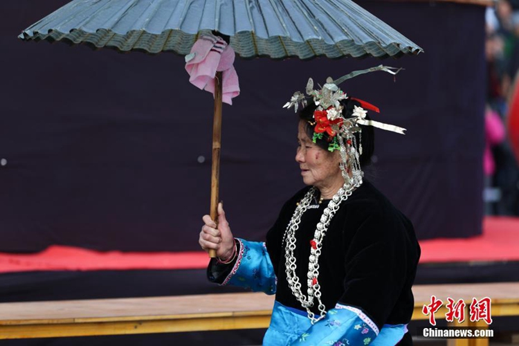 구이저우 룽장에서 펼쳐진 가장 오래된 동족 전통 명절 의식