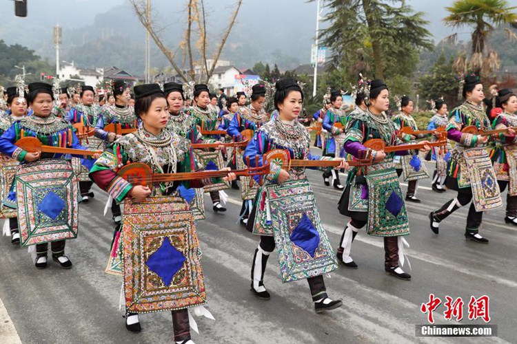 구이저우 룽장에서 펼쳐진 가장 오래된 동족 전통 명절 의식