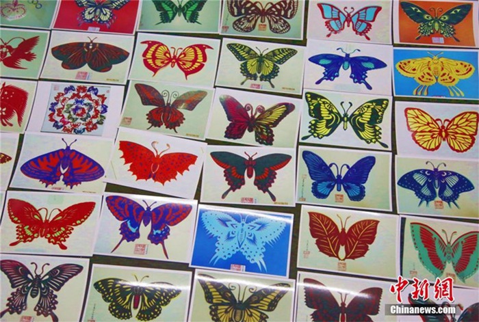 후베이 60대 전지 공예가, 5년간 나비 전지 작품 2만여 개 만들어