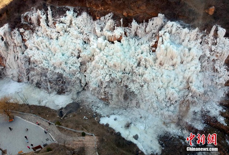 베이징의 겨울 모습, ‘선취안샤’에 형성된 얼음 폭포