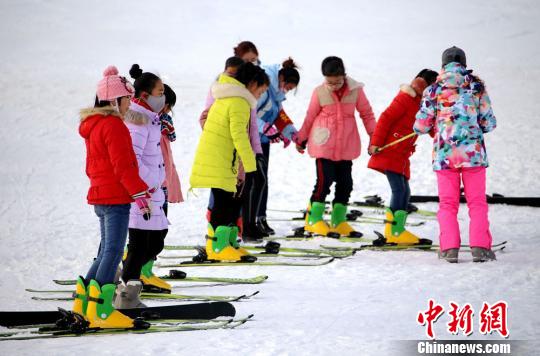 간쑤 장예 초중등 학생 빙설운동 체험