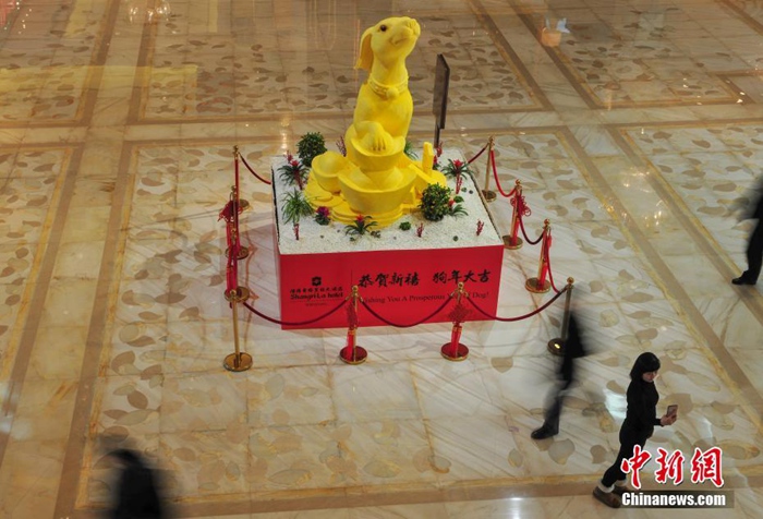 중국 심양: 버터로 만든 높이 4m ‘황금 강아지’ 등장