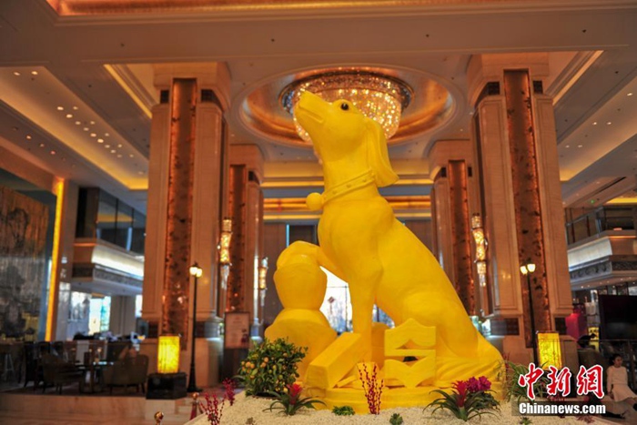 중국 심양: 버터로 만든 높이 4m ‘황금 강아지’ 등장