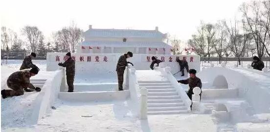 중국 인민군대의 ‘눈 놀이’: 눈사람, 전차, 만리장성은 기본!