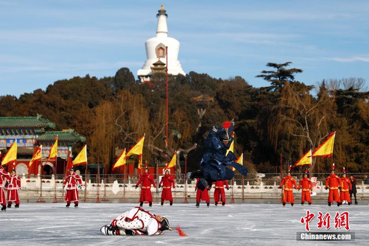 베이징 북해공원에서 펼쳐진 ‘황실 빙상놀이’