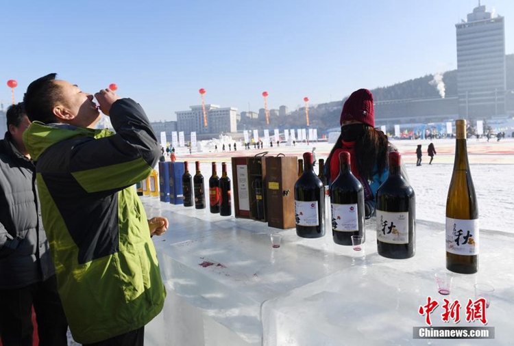 세계서 가장 긴 얼음 BAR 테이블 중국 길림성에 등장