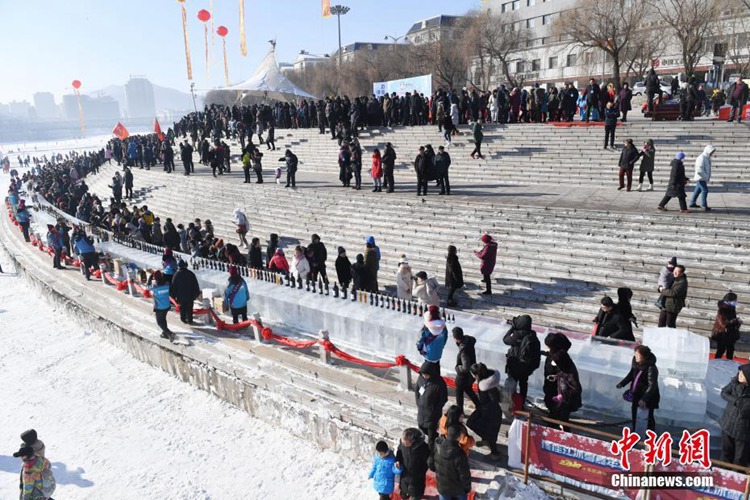 세계서 가장 긴 얼음 BAR 테이블 중국 길림성에 등장