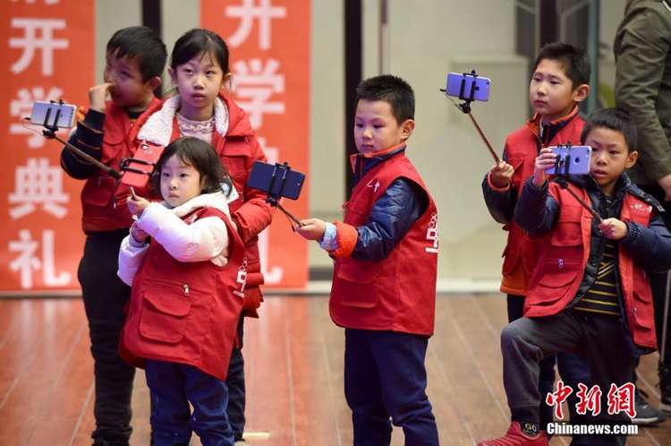 ‘어린이 기자’들의 인터넷 방송, 베이징 청소년과학기술문화축제 개막