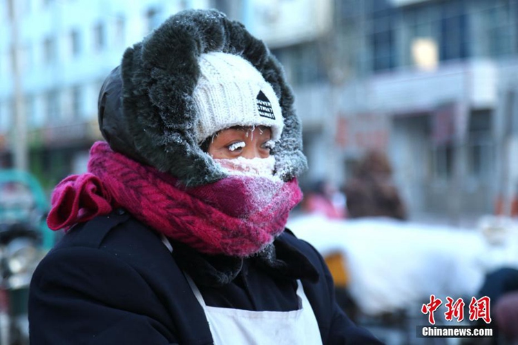 헤이룽장 영하 40도 날씨 이어져, 시민들 얼굴에 두꺼운 얼음 쌓여