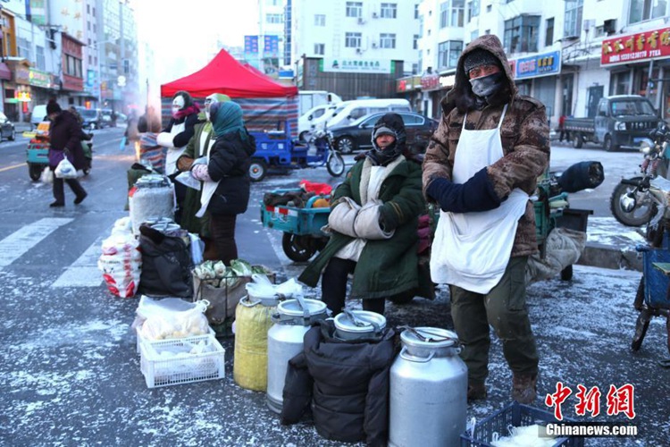헤이룽장 영하 40도 날씨 이어져, 시민들 얼굴에 두꺼운 얼음 쌓여