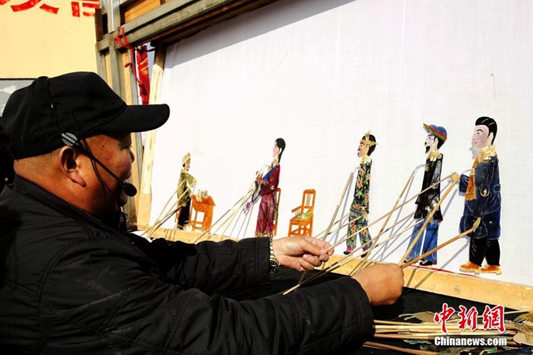 중국 칭하이성 피영극단의 전통 피영극 공연, 골목길에 퍼지는 ‘전통의 냄새’