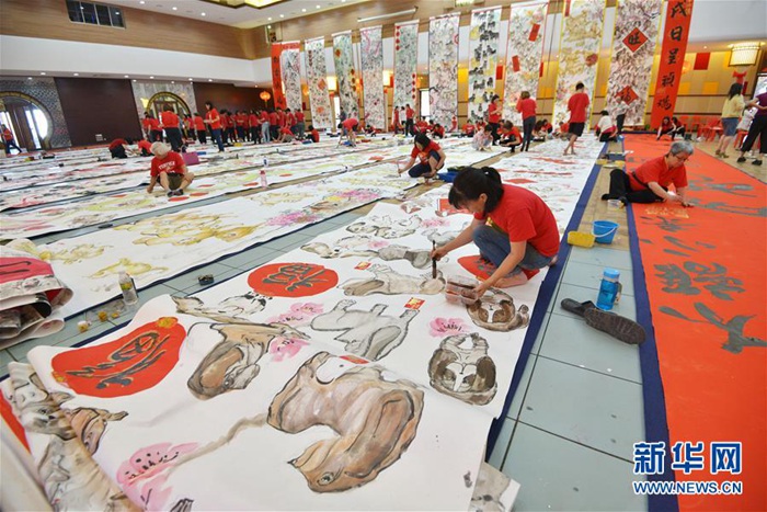 말레이시아에서 개최된 회화 행사, 황금개띠해 설명절 분위기 ‘솔솔’
