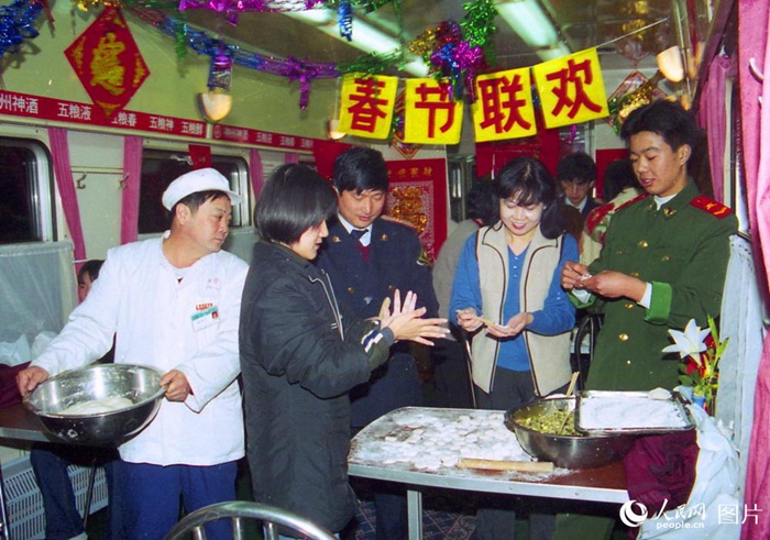 [추억의 사진전] 중국 30년 ‘설날 특별수송’ 역사 돌아보기…철도인들에게 경의를 표합니다!