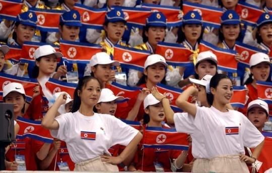 [포커스] 평창 동계올림픽으로 13년 만에 한국 찾아온 조선 미녀 응원단