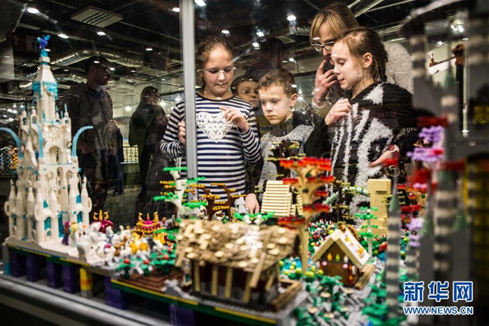폴란드 바르샤바에서 개최된 대형 ‘레고 전시회’, 블록만 1천만 개 사용