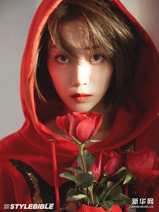 리시루이 새해 ‘꽃 컨셉’ 화보 공개, 매력과 개성 사이…