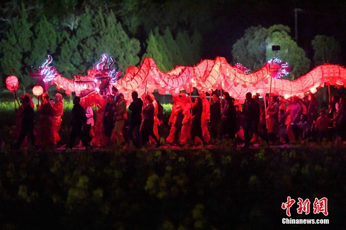 [민속] 중국 복건 객가(客家) 마을에 나타난 400m짜리 ‘거대용’