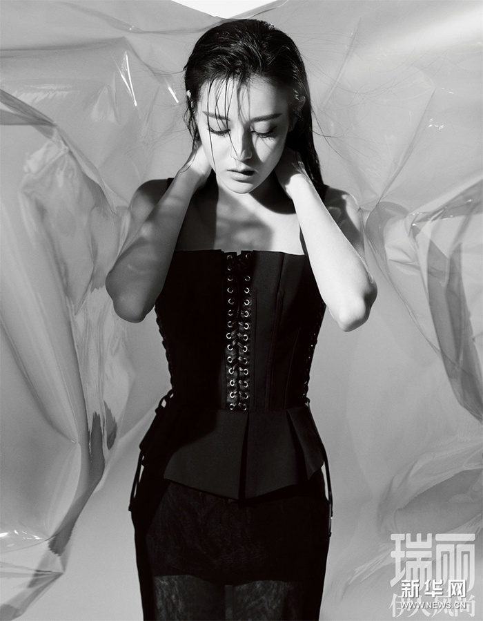 중국 대세 배우 디러러바, 때론 뜨겁게 때론 따뜻하게