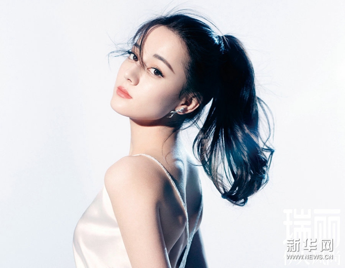 중국 대세 배우 디러러바, 때론 뜨겁게 때론 따뜻하게