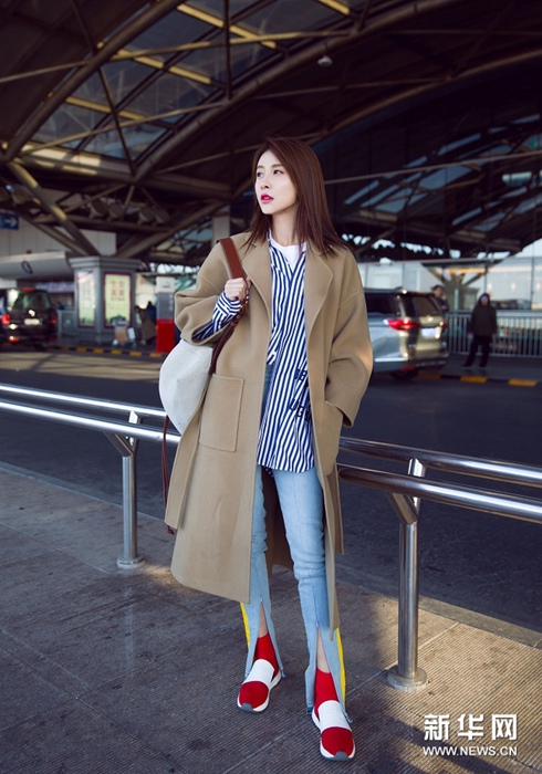 중국 대표 패션퀸 ‘자칭’의 눈부신 공항패션, 뉴욕 패션위크 초청
