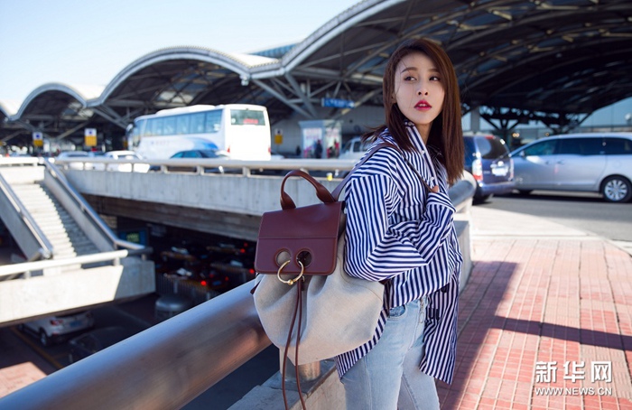 중국 대표 패션퀸 ‘자칭’의 눈부신 공항패션, 뉴욕 패션위크 초청