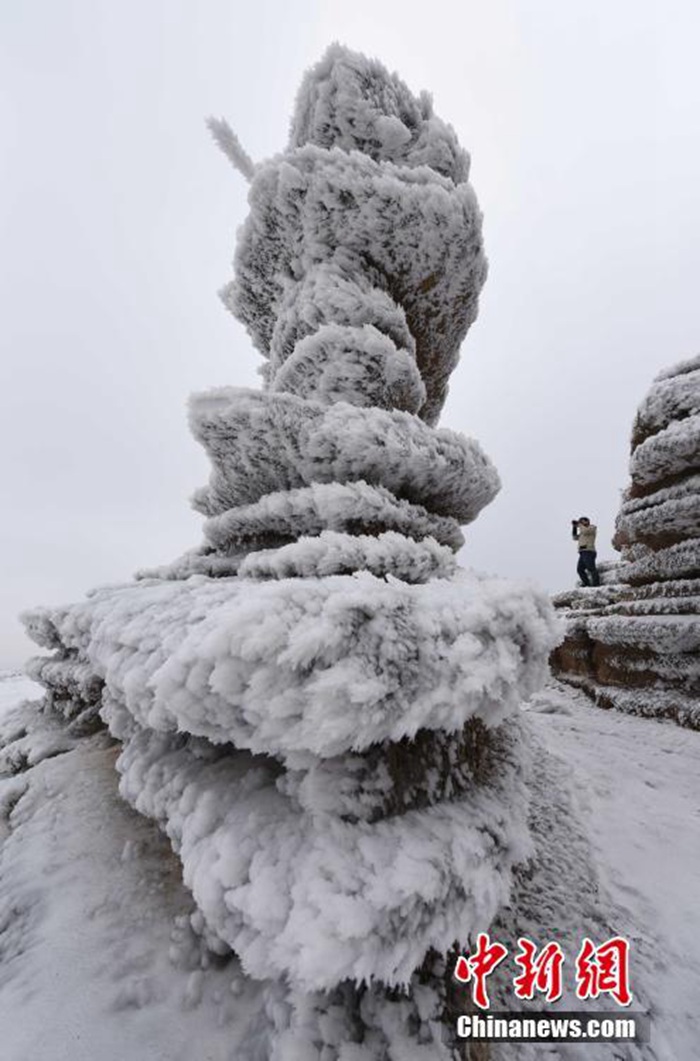 중국 구이저우 홍석림, 눈 쌓인 붉은 암석 관광지
