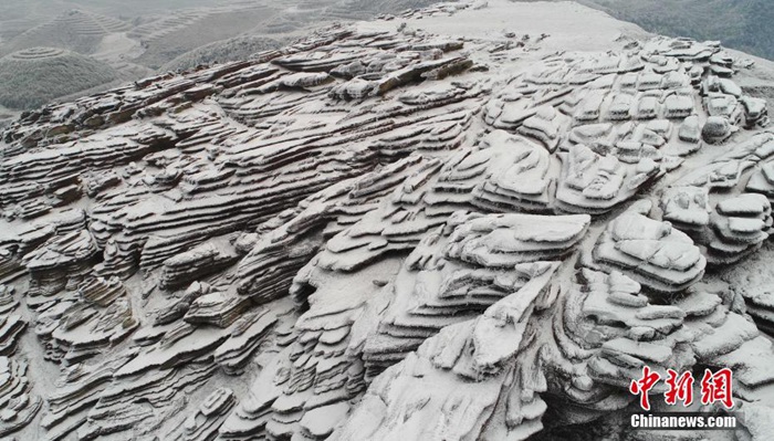 중국 구이저우 홍석림, 눈 쌓인 붉은 암석 관광지