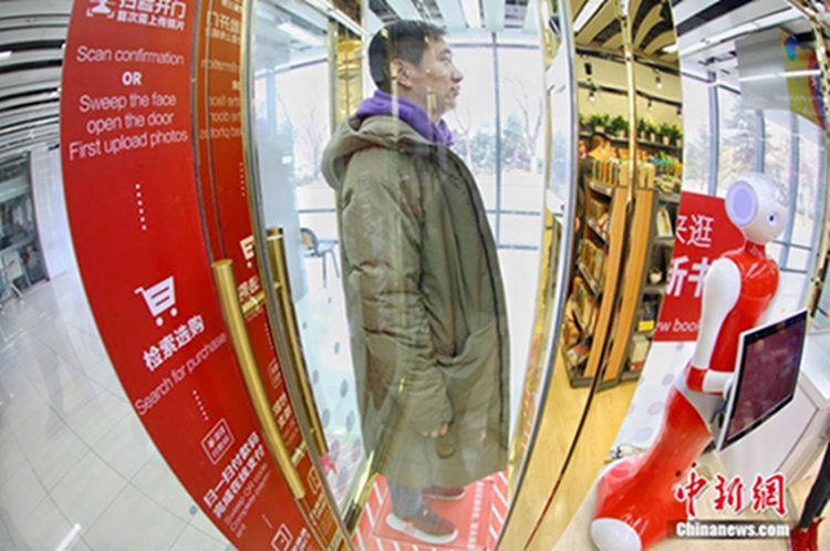 베이징 최초 24시간 영업 무인서점 등장, 안면인식 도입
