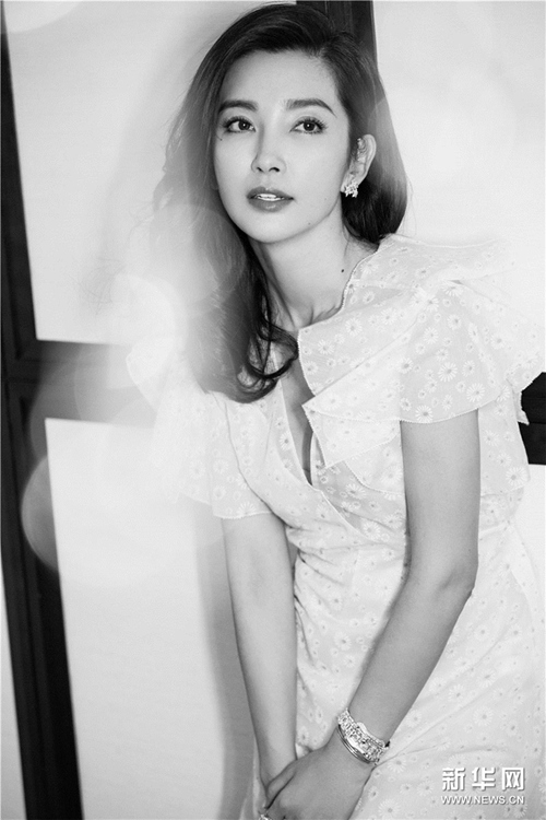 우아 여신 ‘리빙빙’, 원피스로 여성미 물씬