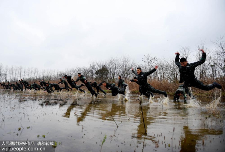 안후이 무장경찰의 ‘악마주 훈련’: 극한은 바로 이런 것