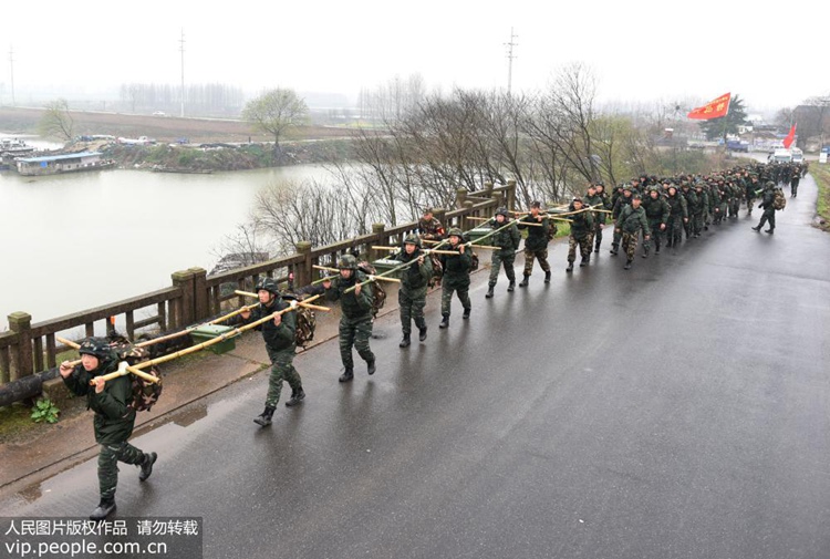 안후이 무장경찰의 ‘악마주 훈련’: 극한은 바로 이런 것
