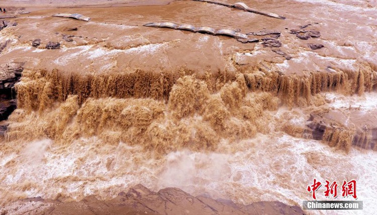 [웅장] 황허강 후커우폭포에 100미터 규모의 ‘도화수’ 출현