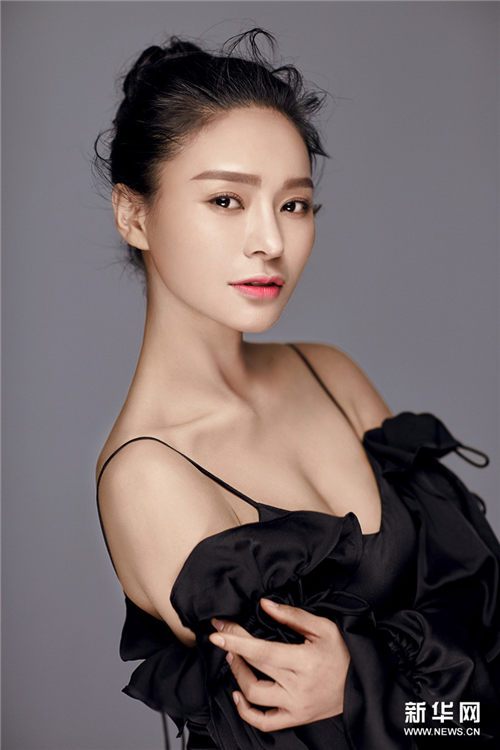 톈무퉁 패션 화보 공개, 여성미 넘치는 매력적인 그녀