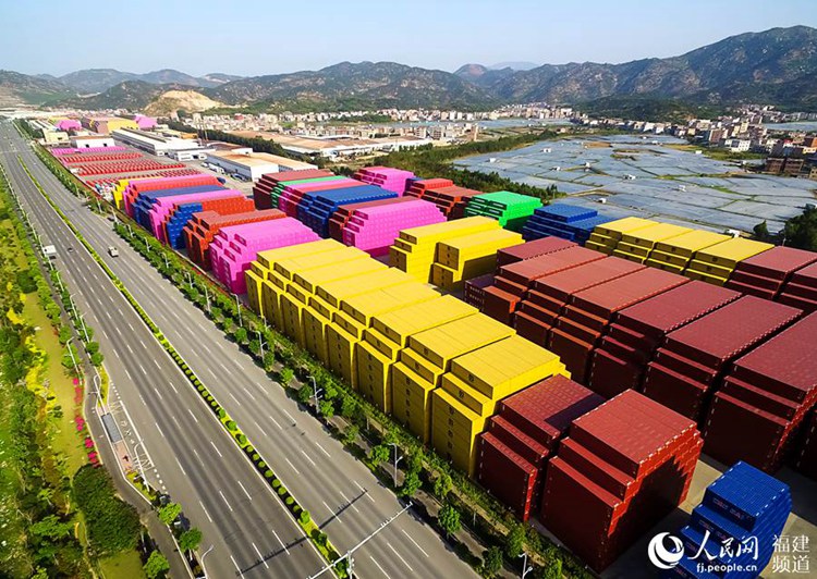 복건성 장저우항: 다채로운 컨테이너로 만든 ‘철강 풍경로’