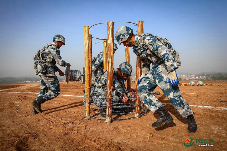 중국의 군사훈련 평가는 과연 어떤 모습일까? ‘천 명 모인 전쟁터’