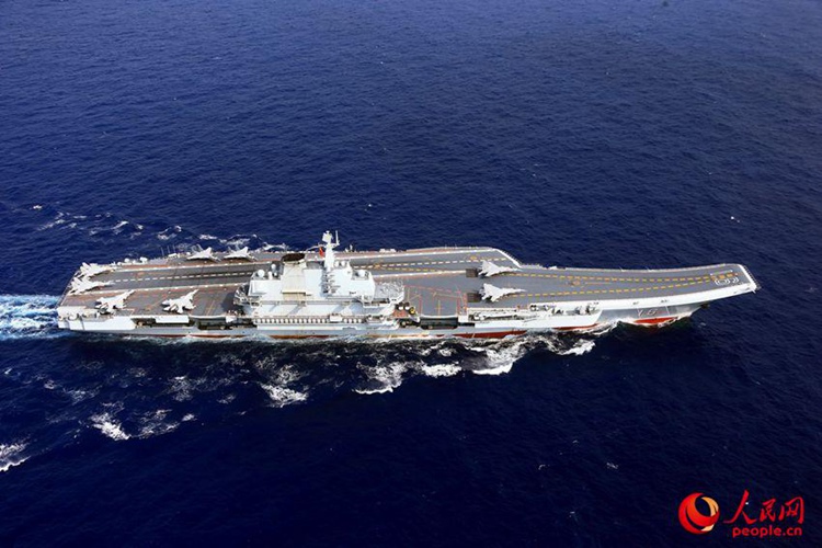 [포토] 원해 훈련하며 중국 해군 69세 생일 기념하는 ‘랴오닝함 편대’