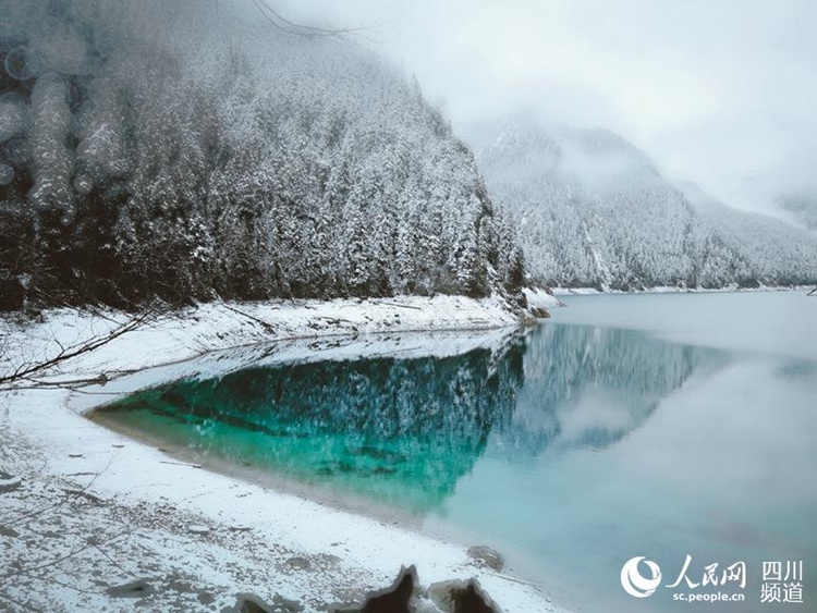 [여행] 중국 관광지 끝판왕, 눈 덮인 ‘4월의 구채구’