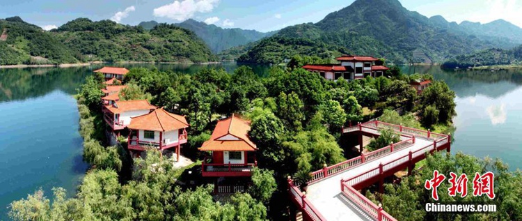 [여행] 중국 후베이 창양칭장국가지질공원 개원, ‘산과 물의 조화’