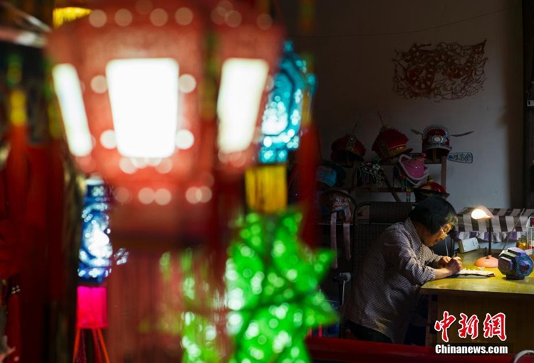 중국의 무형문화재 이야기: 저장 셴쥐의 ‘자수무골화등’
