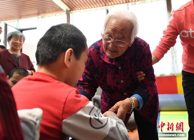 창춘 98세 노인, 크라우드 펀딩으로 창업…이윤의 절반 자선 기부