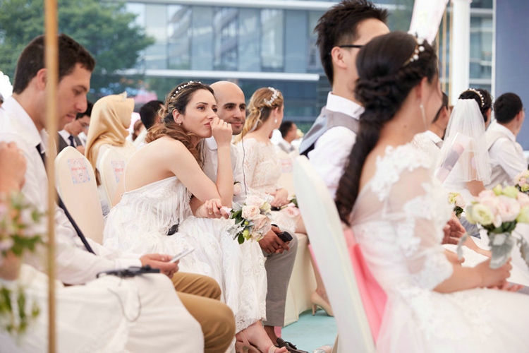 퉁다웨이X관웨, 알리바바의 100명 합동 결혼식에 등장…아내 달래는 비결 공개